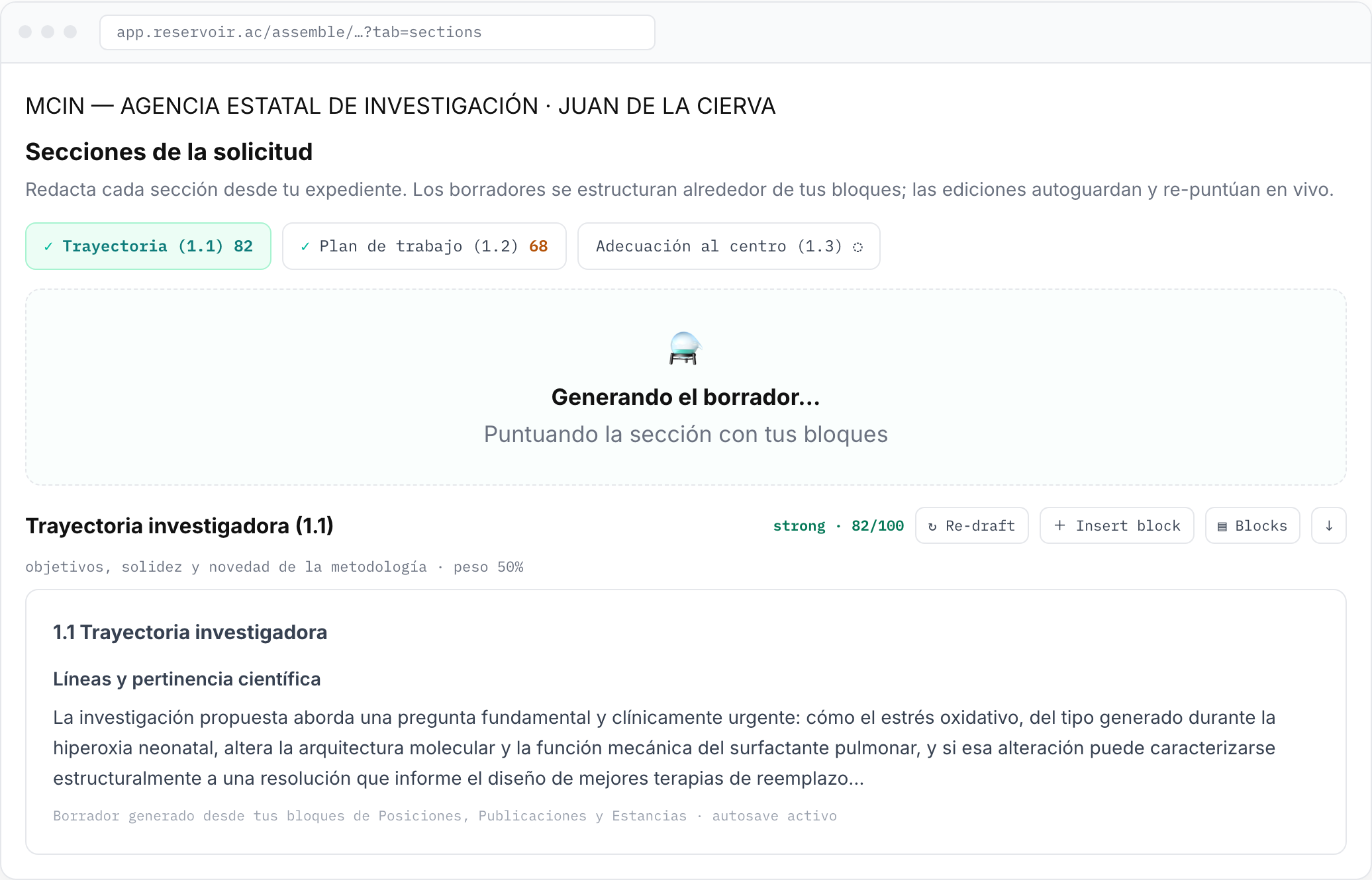 Editor de secciones de Assemble con pestañas por sección, score en vivo y aviso de métricas de revistas